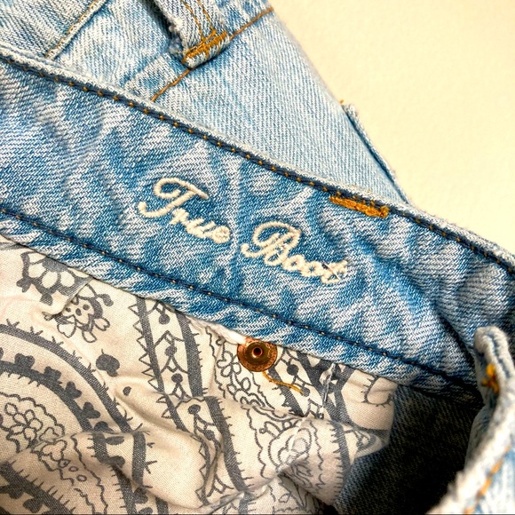 American Eagle Boot Cut Destructed Jeans - Picture 4 of 8